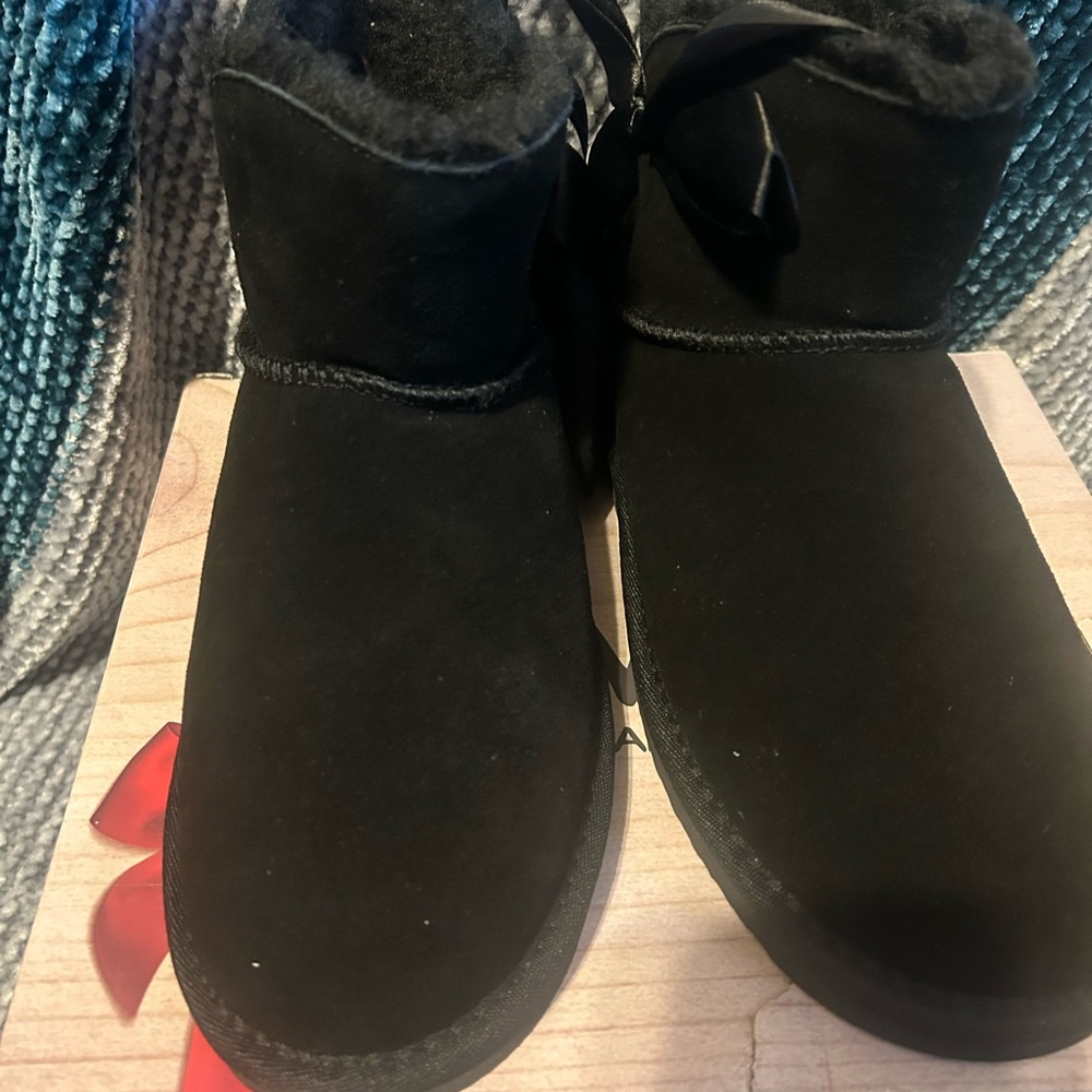 New Bear Paw size 10
